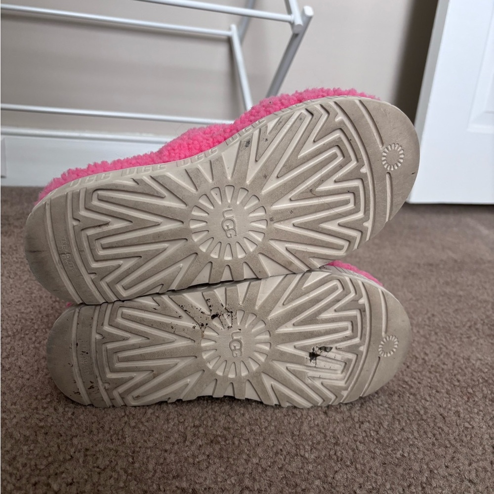 UGG Fuchsia Fluffy Slippers - Picture 4 of 5